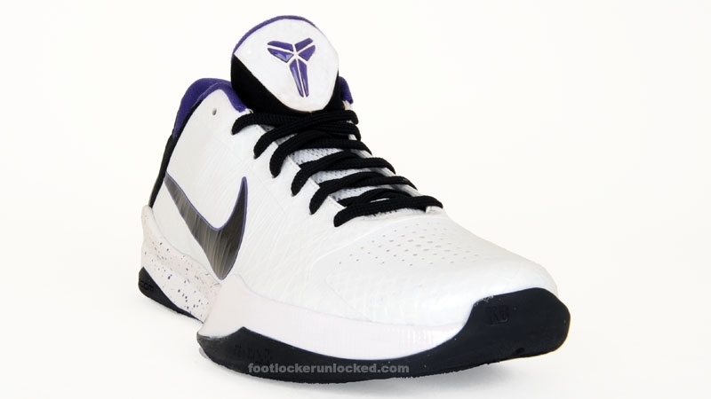 Zoom_Kobe_V_whiteblackvpurple__1_