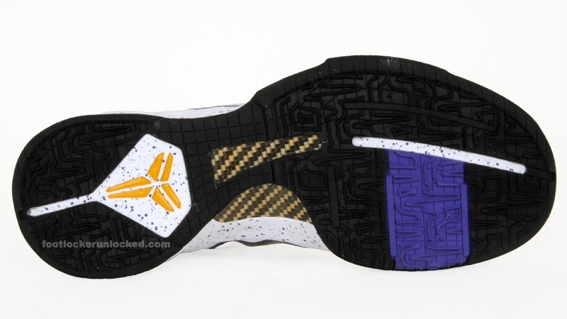 Zoom_Kobe_V_whiteblackvpurple__3_