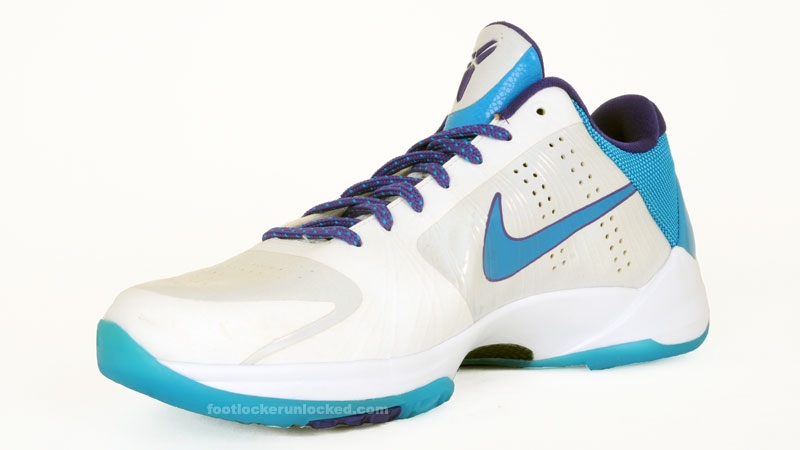 Zoom_kobe_v_draft_day_hornets_whiteorion_bluevpurpleblack__2_