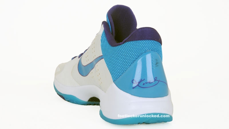 Zoom_kobe_v_draft_day_hornets_whiteorion_bluevpurpleblack__4_
