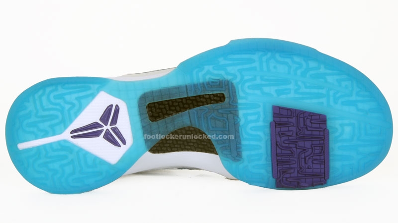 Zoom_kobe_v_draft_day_hornets_whiteorion_bluevpurpleblack__5_