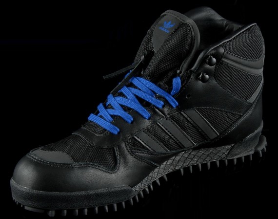 adidas-beckham-marathon-tr-mid-gore-tex-02-570x448