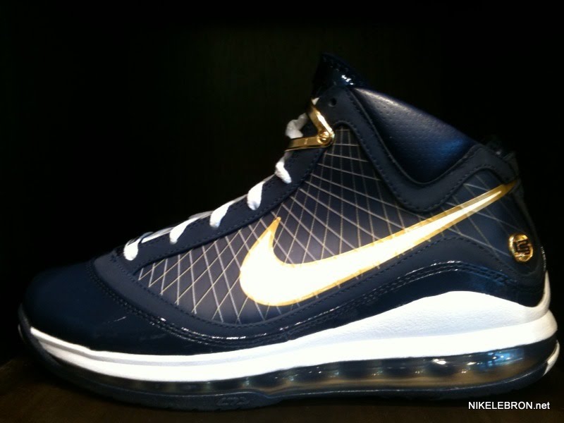 nike-air-max-lebron-7-pe-university-of-akron-2-01