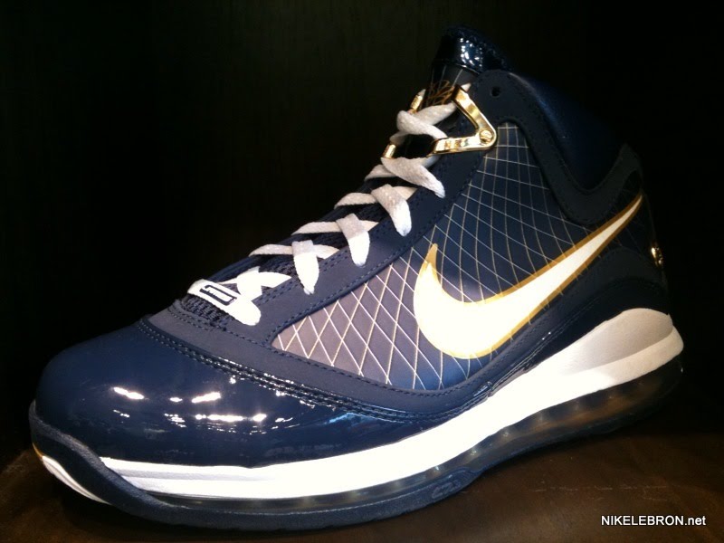 nike-air-max-lebron-7-pe-university-of-akron-2-02