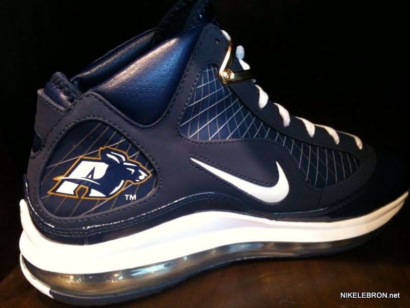 nike-air-max-lebron-7-pe-university-of-akron-2-04