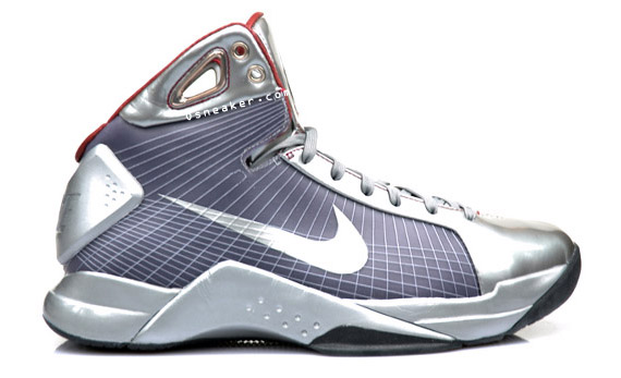 nike-hyperdunk-kobe-bryant-aston-martin-db9-car-01