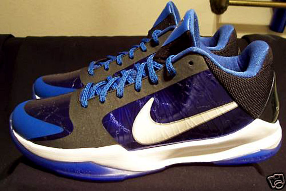 Nike Zoom Kobe V (5) - Black / Varsity Royal - 'Duke' Sample