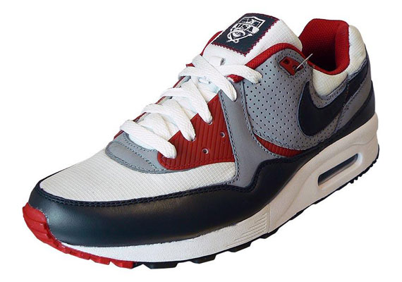 01-03-2010_nike_airmaxlight_whtred_detail1_1