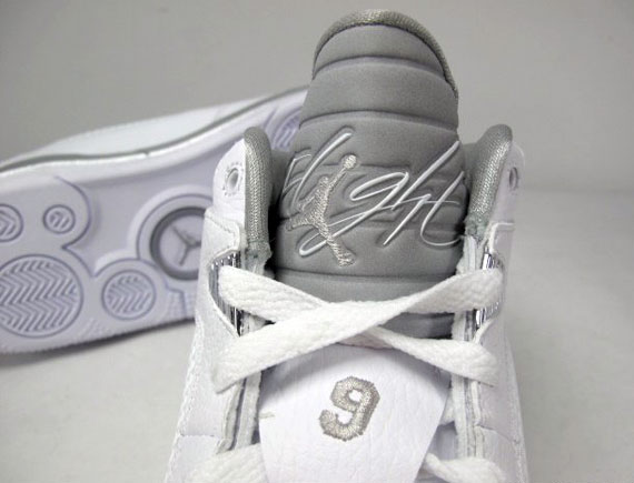 Air Jordan Flight 9 – White – Metallic Silver