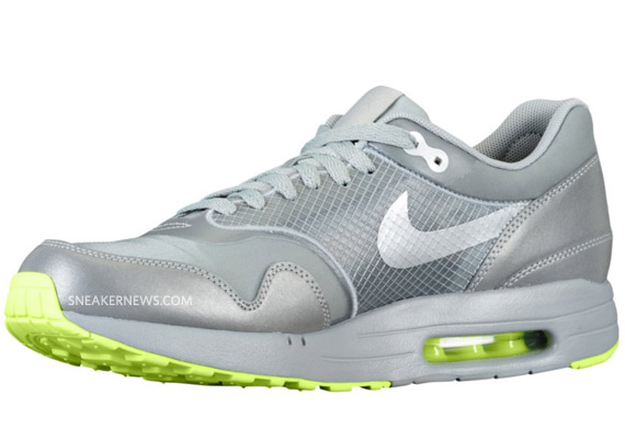 Nike Air Maxim 1 Air Attack Volt 02