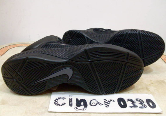 Nike Hyperfuse Black Dark Grey Sample 5