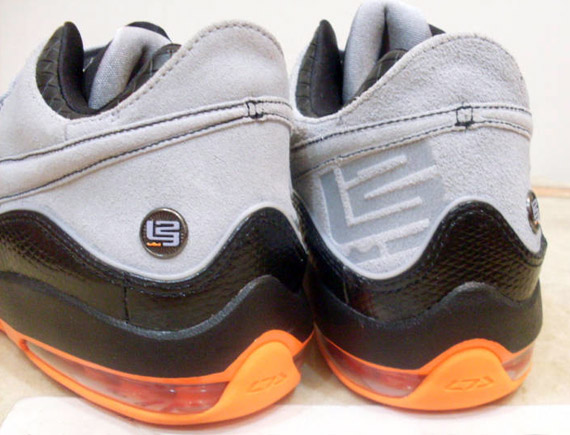 Nike LeBron VII Low – Wolf Grey – Total Orange – Sample