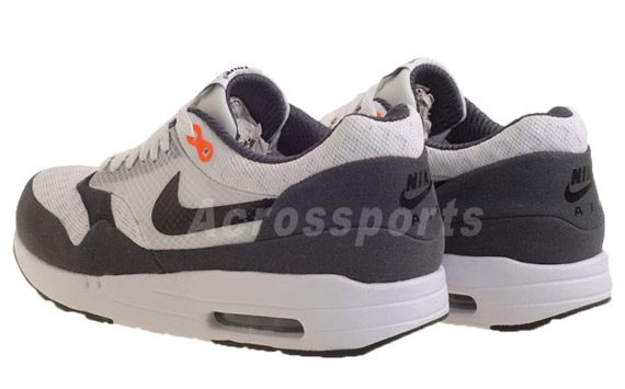 Nike Air Maxim 1 White Black Total Orange 3