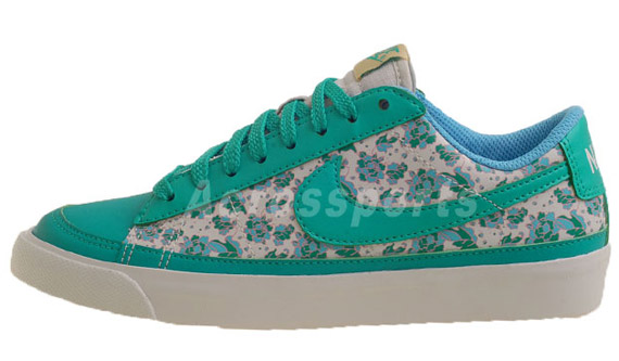 Nike Wmns Blazer Low Ap 1