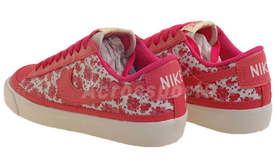 Nike Wmns Blazer Low Ap 8