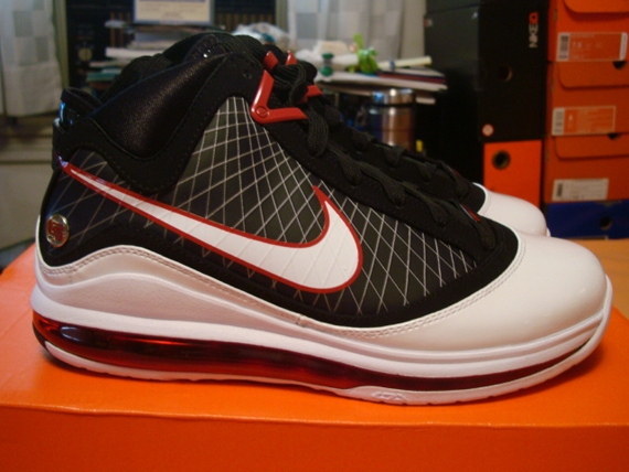 Nike Air Max Lebron Vii Shooting Stars New Images 06