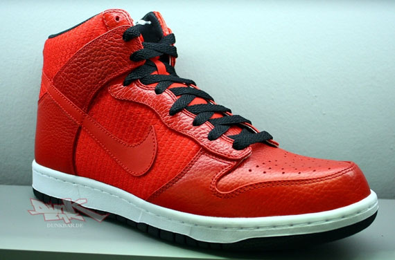 Nike Dunk High Premium – Red Textile