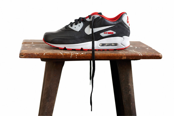 Nike Sportswear Holiday 2010 Air Max 90 05