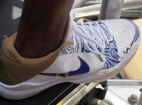 Kobe Debuts New Nike Zoom Kobe V @ Championship Parade