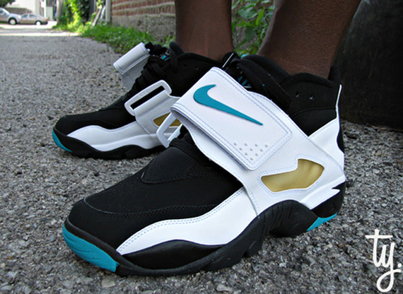 Nike Air Diamond Turf Black Teal White Sample 01