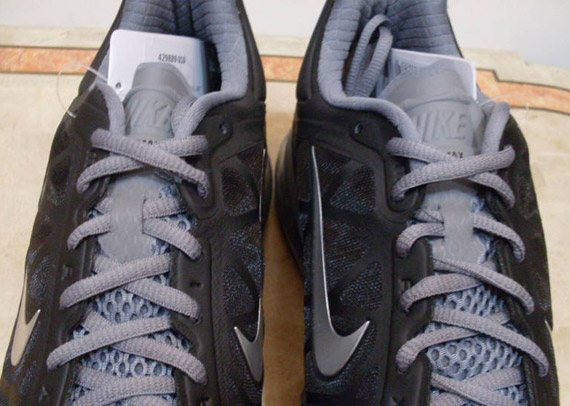 Nike Air Max 2011 Black Metallic Silver Cool Grey 7