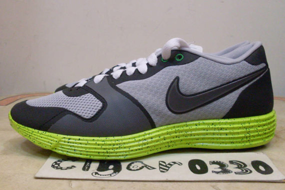 Nike Lunar Racer Vengeance Wolf Grey Victory Green 2