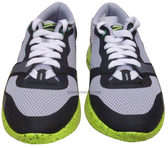 Nike Lunar Racer Vengeance Wolf Grey Victory Green Summary