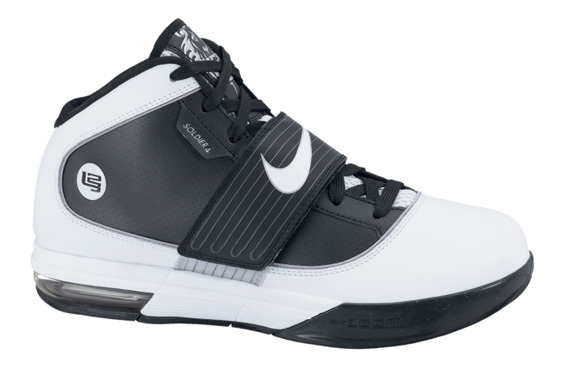 Nike Wmns Zoom Soldier Iv White Black 02