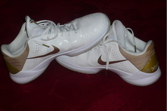 Nike Zoom Kobe V Big Stage Home Game Worn Signed 5