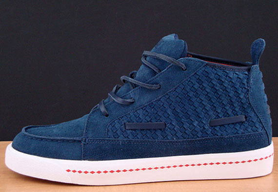 Nike Aina Chukka Obsidian Spice Met White 04