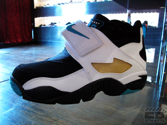 Nike Air Diamond Turf – Black – Deep Emerald – White – Metallic Gold | Available