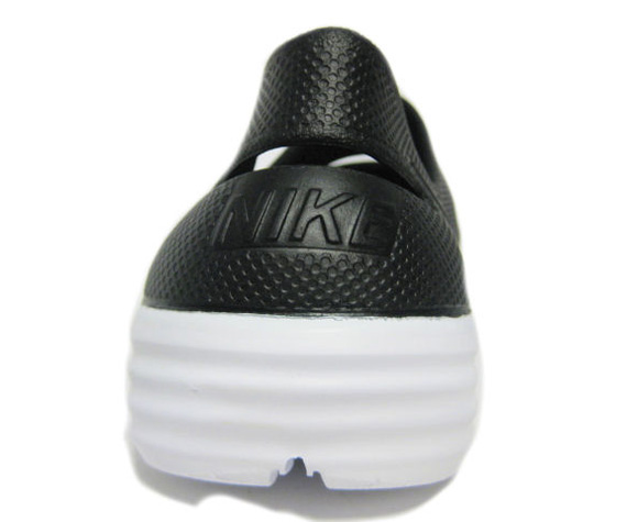 Nike Htm Solar Soft Sandal Blk White 01