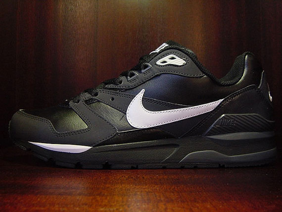 Nike Twilight Runner Blk Wht Yellow Blk 03