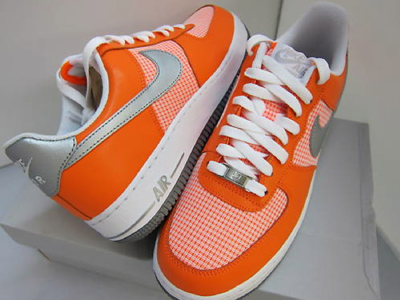 Nike Wmns Air Force 1 Total Orange Metallic Silver 3