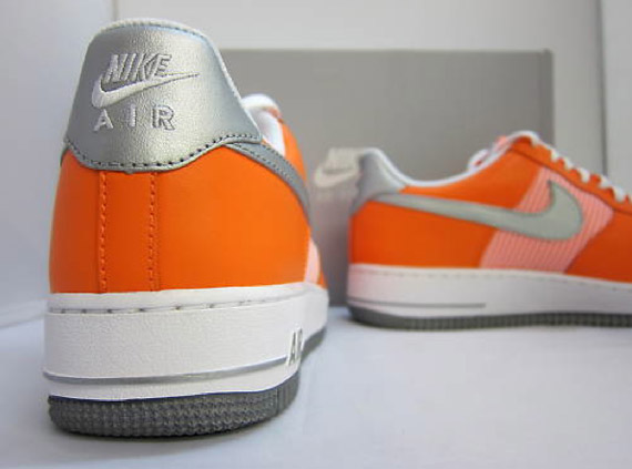 Nike Wmns Air Force 1 Total Orange Metallic Silver 4