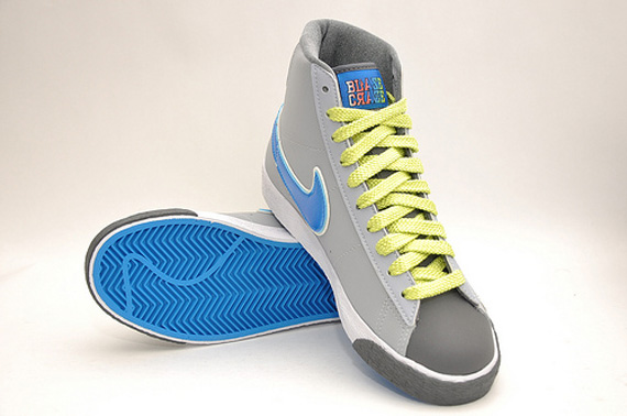 Nike Wmns Blazer High Blaze Craze 01