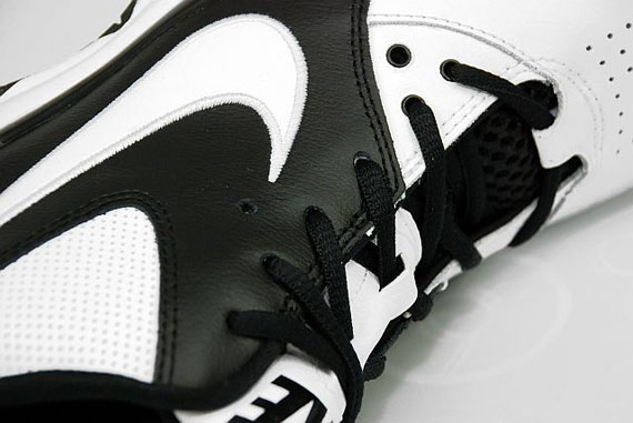 Nike Zoom Go Low – Black – White | Available