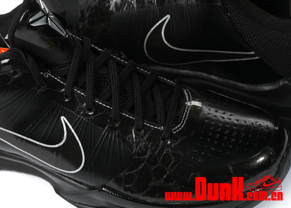 Nike Zoom Kobe V Blackout Dunk 03