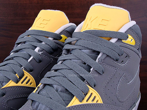 Nike Auto Trainer Medium Grey Vibrant Yellow 02