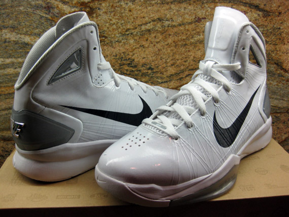 Nike Hyperdunk 2010 White Black Silver Unreleased Sample 3