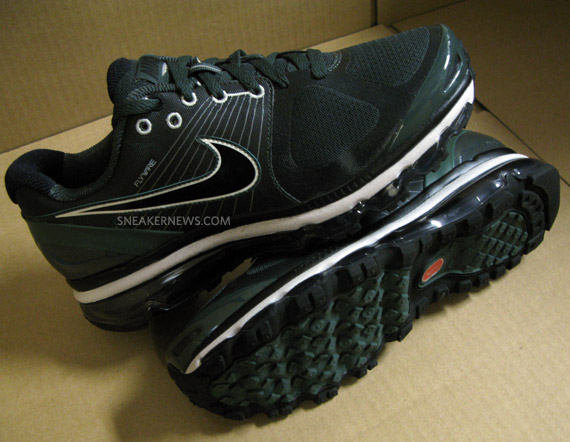 Nike Air Max 2010 Grove Green Obsidian 3