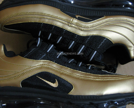 Nike Air Max 247 Black Metallic Gold 10