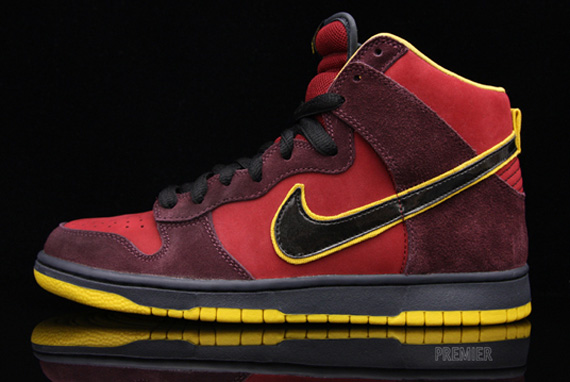 Nike Sb Dunk High Ironman November 2010 01