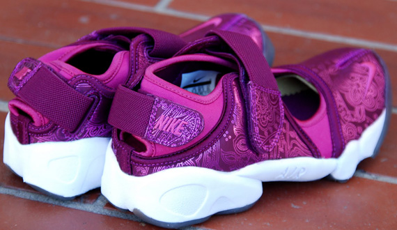 Nike Wmns Air Rift Fuschia Paisley 01