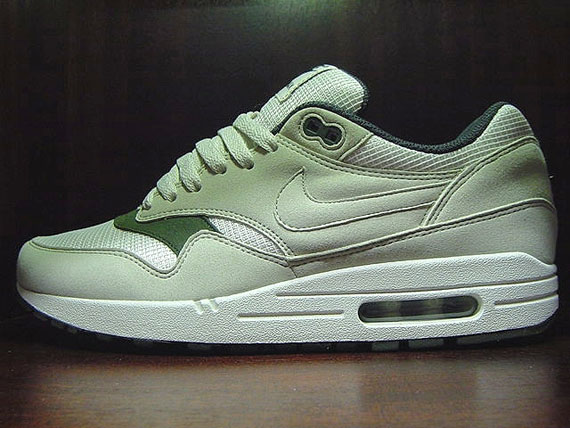 Nike Wmns Am1 Grey White 01