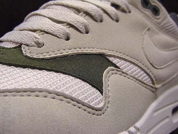 Nike WMNS Air Max 1 - Light Bone - Dark Army