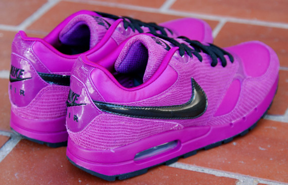 Nike Wmns Zenyth Pink Black 02