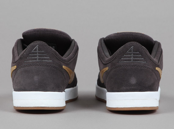 Nike SB Zoom P-Rod IV – Tar – Metallic Gold