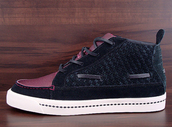 Nike Aina Chukka Black Garnet 2