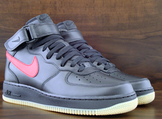 Nike Air Force 1 Mid Black Red Gum 01